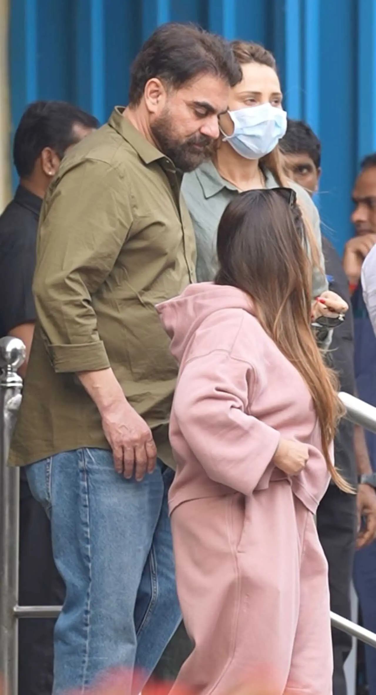 Arbaaz Khan with wife Sshura Khan, Iulia Vantur and Arpita Khan Sharma were also spotted at the hospital to visit Salim Khan.